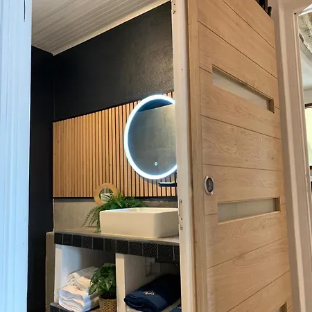 Rez De Maison/jacuzzi Prive/patio Fleuri *