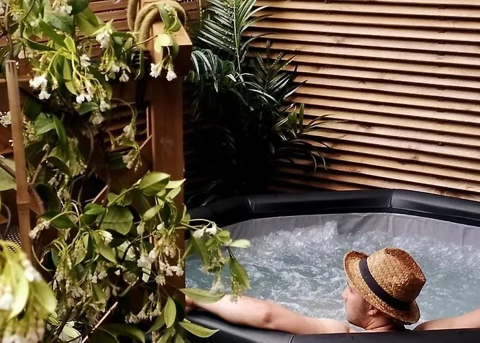 Rez De Maison/jacuzzi Prive/patio Fleuri *