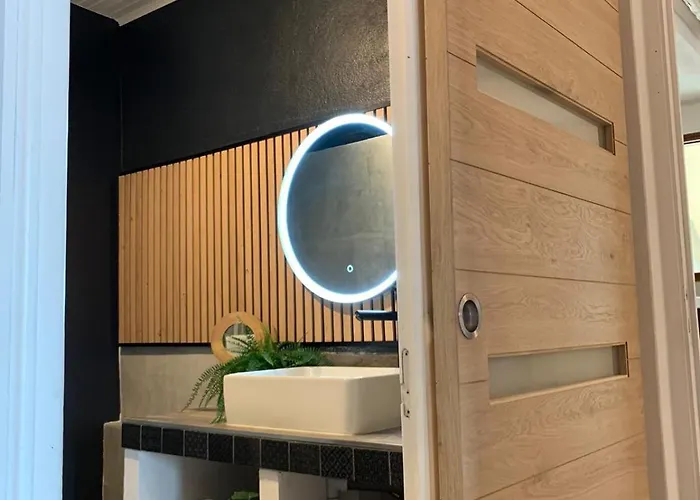 Rez De Maison/jacuzzi Prive/patio Fleuri *